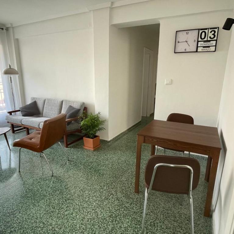 Luminoso piso cerca de la playa - Three-Bedroom Apartment - 11