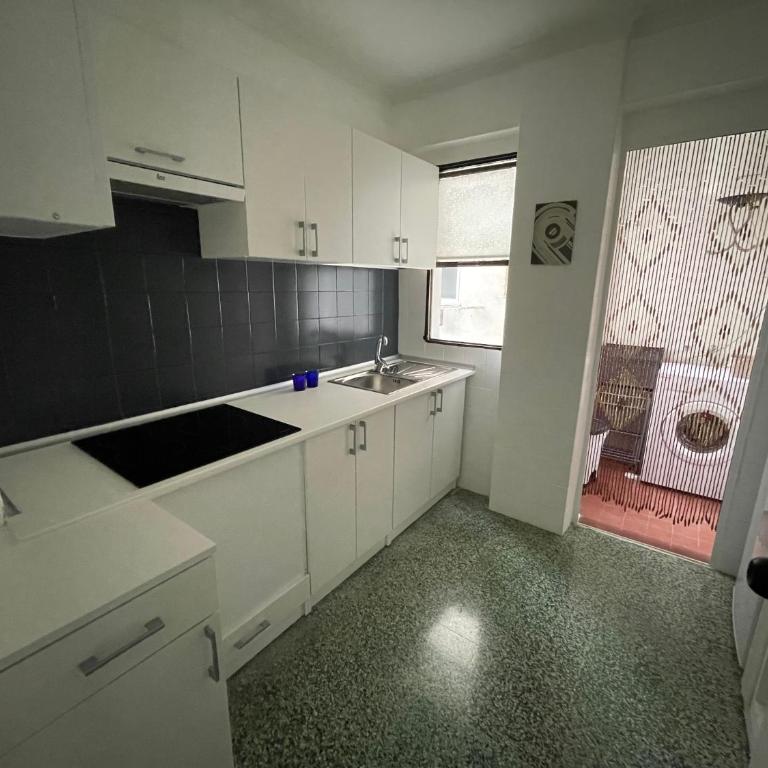 Luminoso piso cerca de la playa - Three-Bedroom Apartment - 6