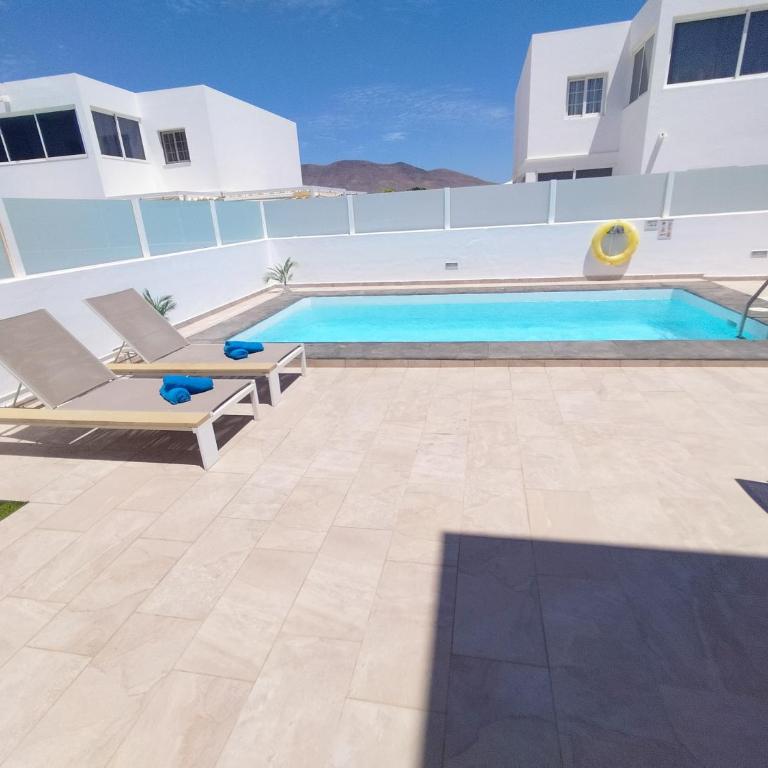 LUXURY RUBICON Jacuzzi y Piscina - Three-Bedroom Villa - 12