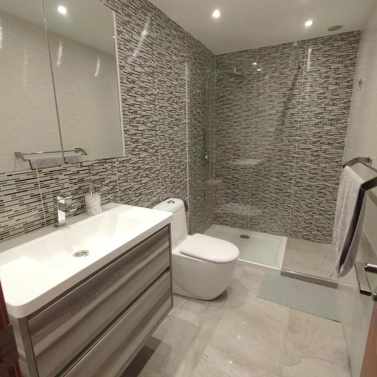 LUXURY RUBICON Jacuzzi y Piscina - Three-Bedroom Villa - 43