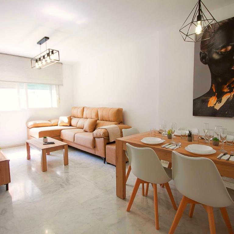Ave Huelin 3Rooms - Alojamiento con Parking y A/C - Three-Bedroom Apartment - 1