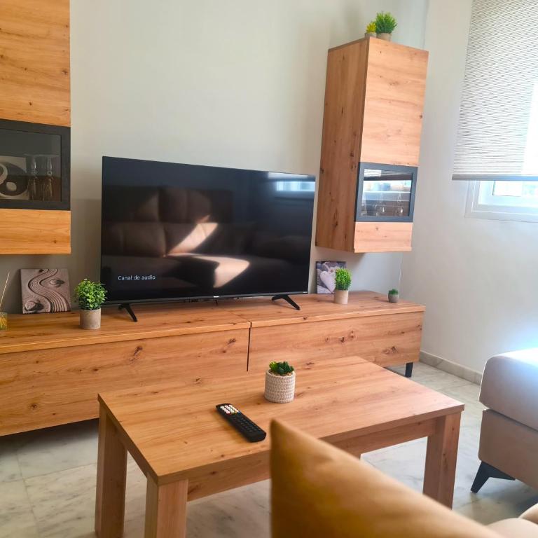 Ave Huelin 3Rooms - Alojamiento con Parking y A/C - Three-Bedroom Apartment - 7