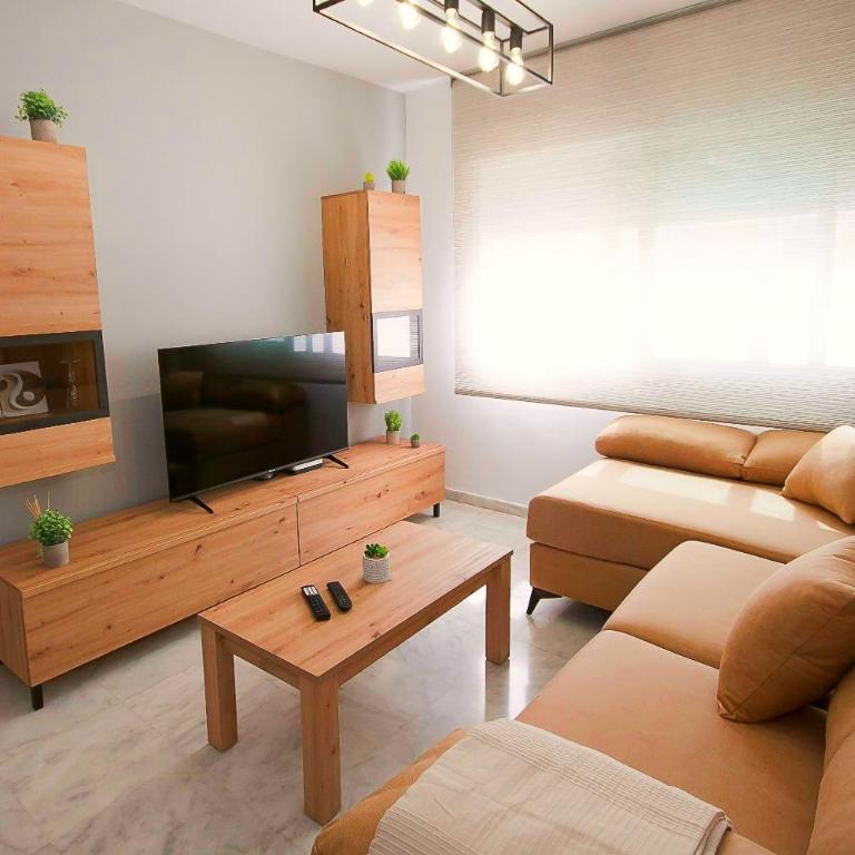Ave Huelin 3Rooms - Alojamiento con Parking y A/C - Three-Bedroom Apartment - 6