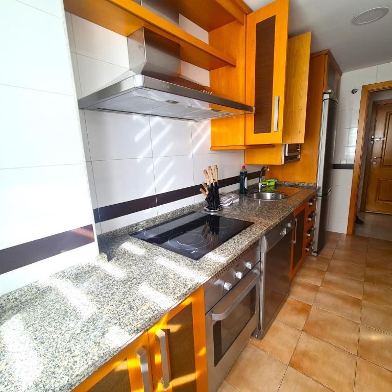 Ave Huelin 3Rooms - Alojamiento con Parking y A/C - Three-Bedroom Apartment - 11