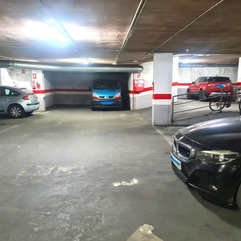 Ave Huelin 3Rooms - Alojamiento con Parking y A/C - Three-Bedroom Apartment - 24