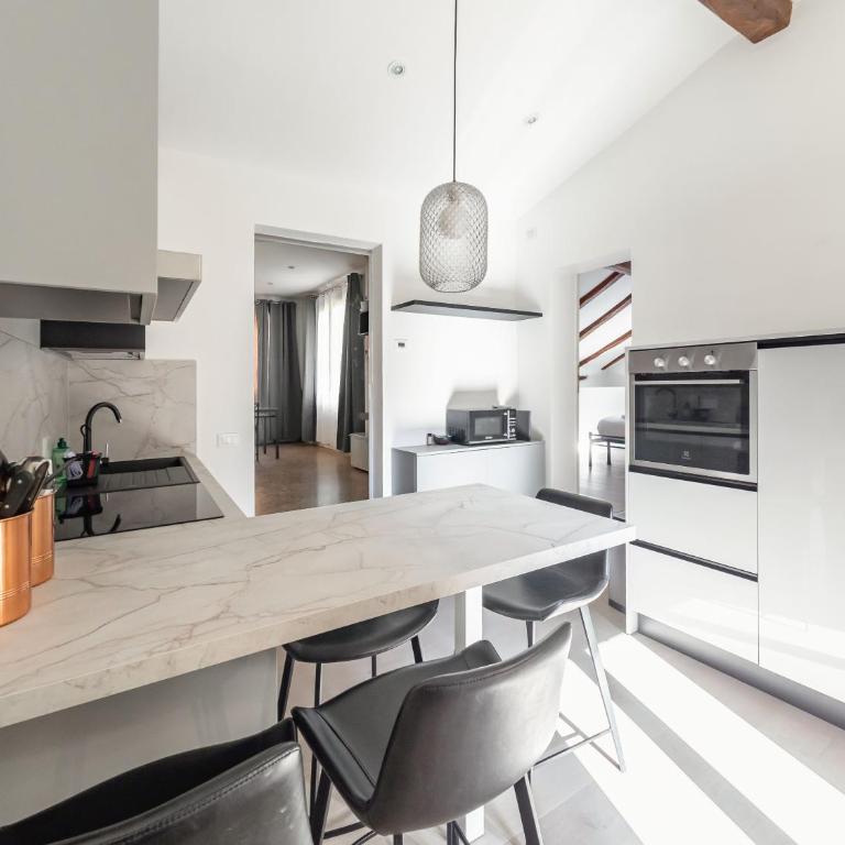 Charme in a Historic Bulding - Bologna Center - One-Bedroom Apartment - 10