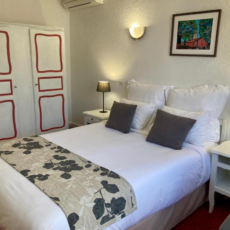 Hôtel Porte de Camargue - Les Quais d'Arles - Chambre Double Économique - Toilettes sur le Palier - 1