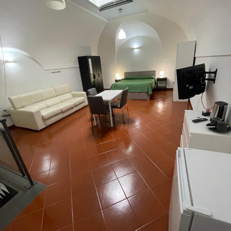 Dante Rooms - Camera Matrimoniale con Bagno Privato Esterno - 3