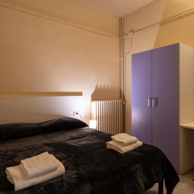 Hotel & Hostel 7 - Large Double or Twin Room - 6