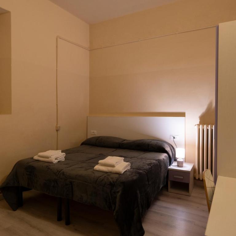 Hotel & Hostel 7 - Large Double or Twin Room - 4