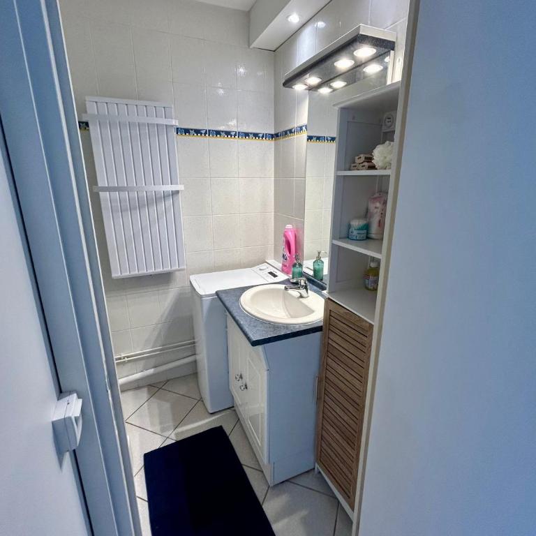 Appartement Vue Mer - 30 m de la plage - 5 minutes à pied du centre ville et du Casino - Apartamento de 1 dormitorio - 10