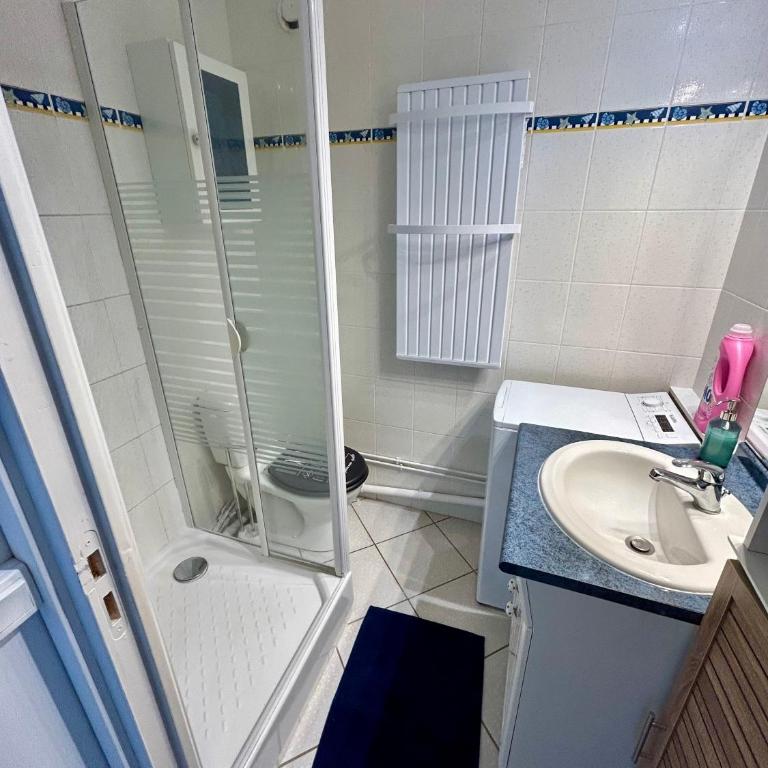Appartement Vue Mer - 30 m de la plage - 5 minutes à pied du centre ville et du Casino - Apartamento de 1 dormitorio - 11