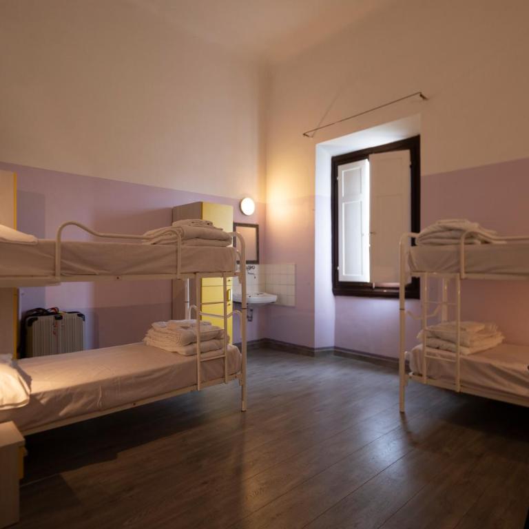 Hotel & Hostel 7 - Bed in 4-Bed Female Dormitory Room - 10