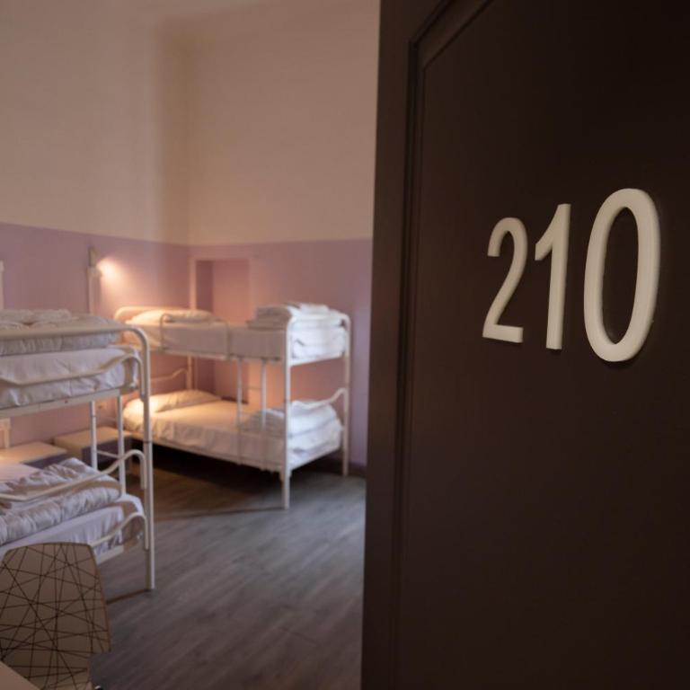 Hotel & Hostel 7 - Bed in 4-Bed Female Dormitory Room - 1