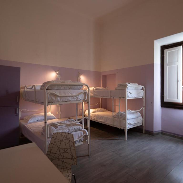 Hotel & Hostel 7 - Bed in 4-Bed Mixed Dormitory Room - 5