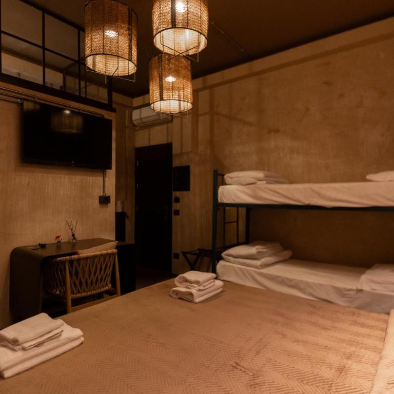 Hotel & Hostel 7 - Superior Quadruple Room - 4
