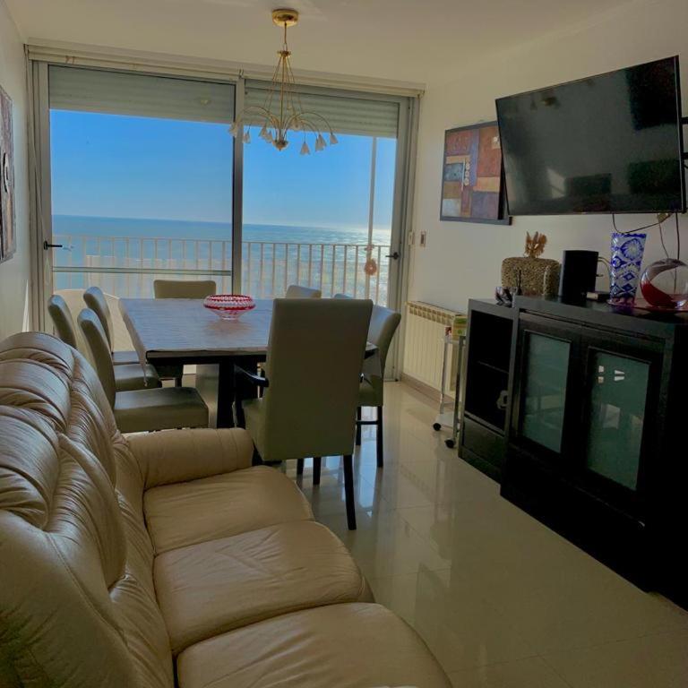 Departamento de tres ambientes frente al mar - Apartamento de 2 dormitorios - 8