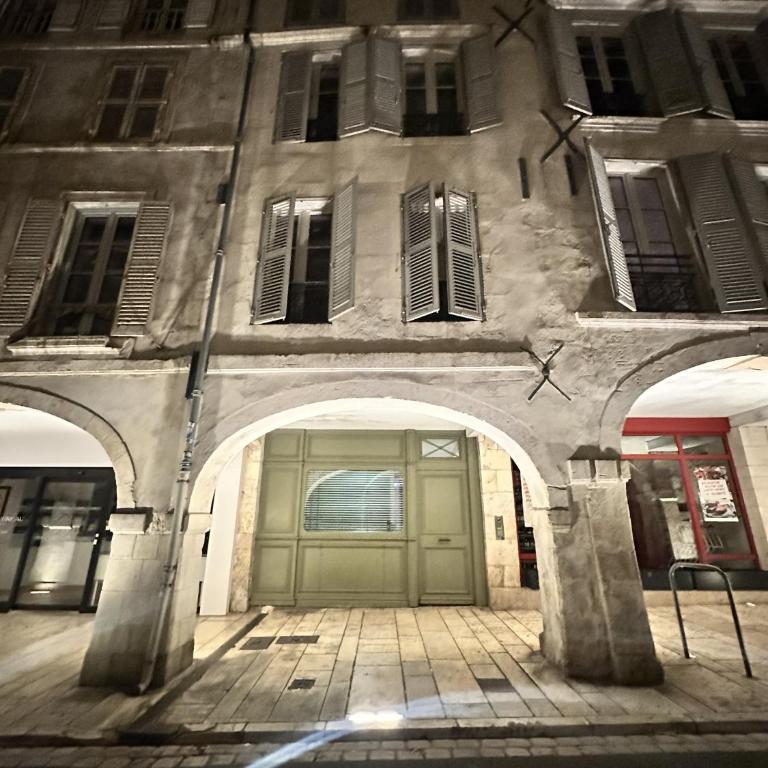 HYPER CENTRE à 80m du marché central, T2 très calme Rue du Minage - Appartement 1 Chambre - 18