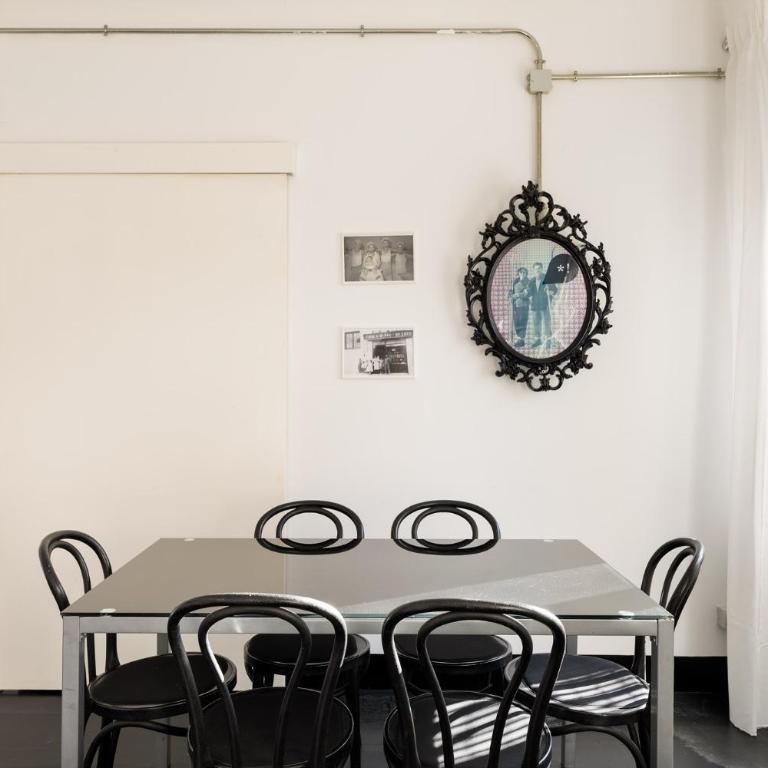 Eulalias Lodges Barcelona - Three-Bedroom Apartment - 15