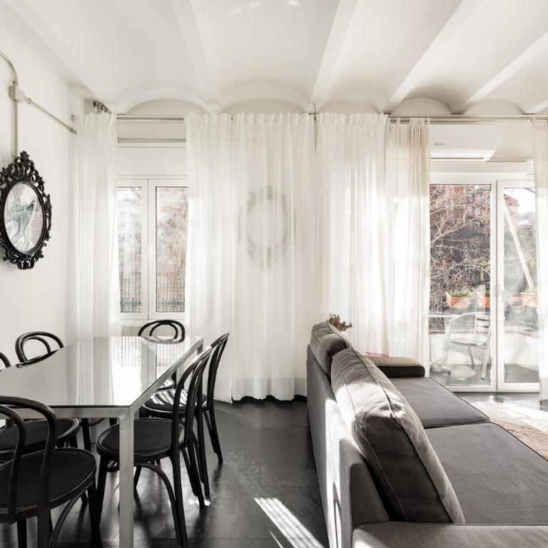 Eulalias Lodges Barcelona - Three-Bedroom Apartment - 3