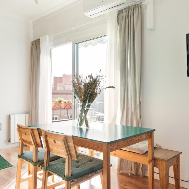 Eulalias Lodges Barcelona - Three-Bedroom Apartment - 5