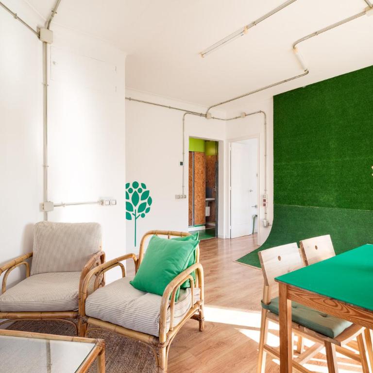 Eulalias Lodges Barcelona - Three-Bedroom Apartment - 13