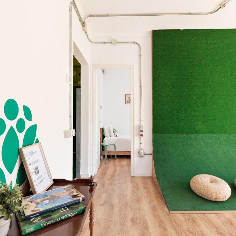 Eulalias Lodges Barcelona - Three-Bedroom Apartment - 15