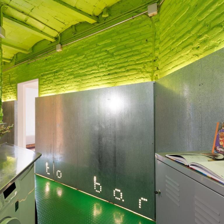 Eulalias Lodges Barcelona - Three-Bedroom Apartment - 14