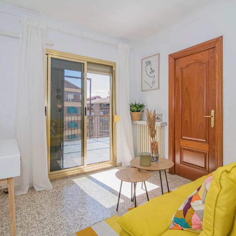 Avenida del Sur Retreat con Terraza - Two-Bedroom Apartment - 1