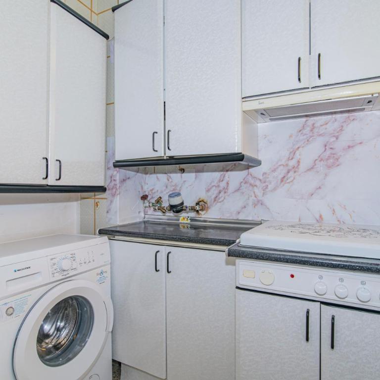 Avenida del Sur Retreat con Terraza - Two-Bedroom Apartment - 3