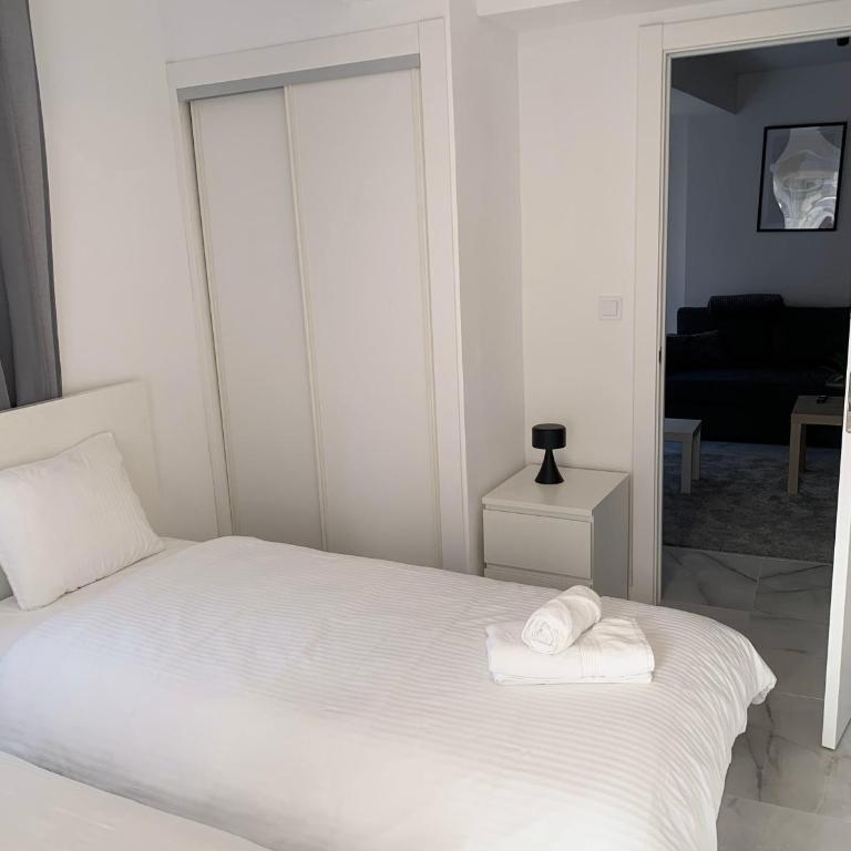 Princesa Blanka by ZANIS - Three-Bedroom Apartment - 9