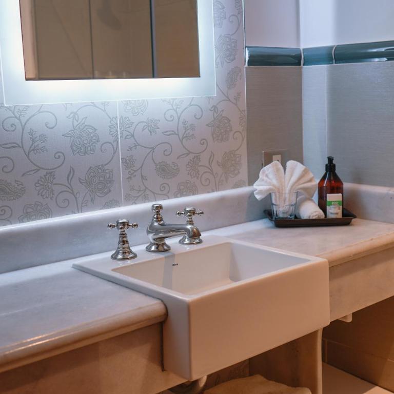 Miravida Soho Hotel & Wine Bar - Habitación Doble Superior con balcón - 12