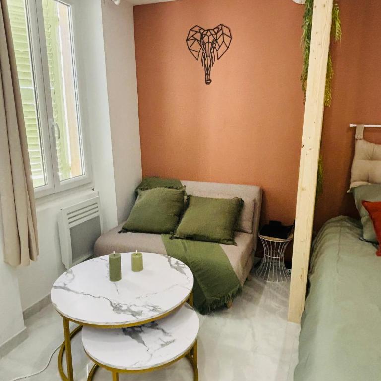 Le Charvet, Studio cosy en plein cœur de Hyères - Apartment mit 1 Schlafzimmer - 7