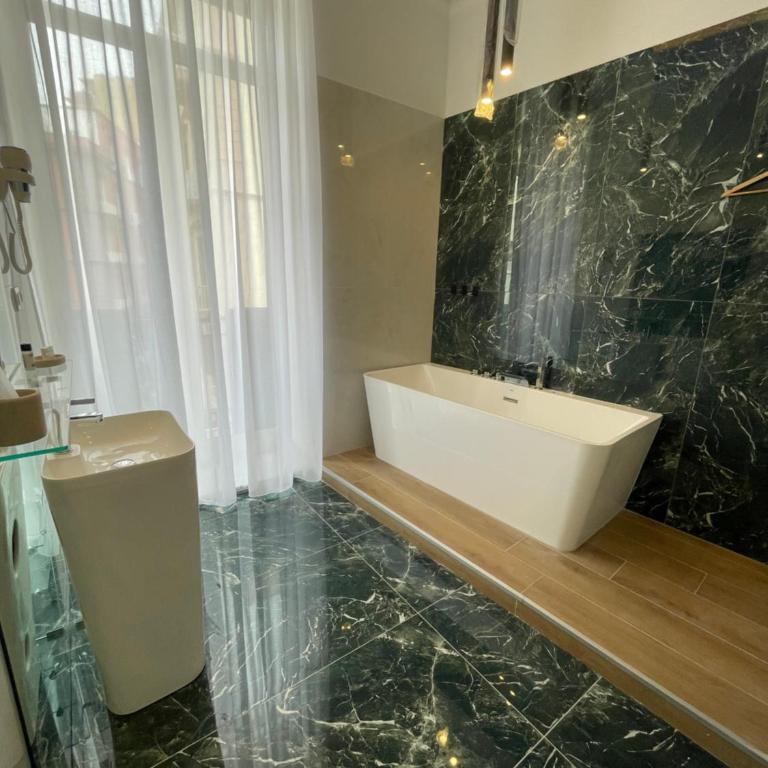 4HEAVENS Rooftop by 4Heavens Naples - Deluxe Familiensuite - 33