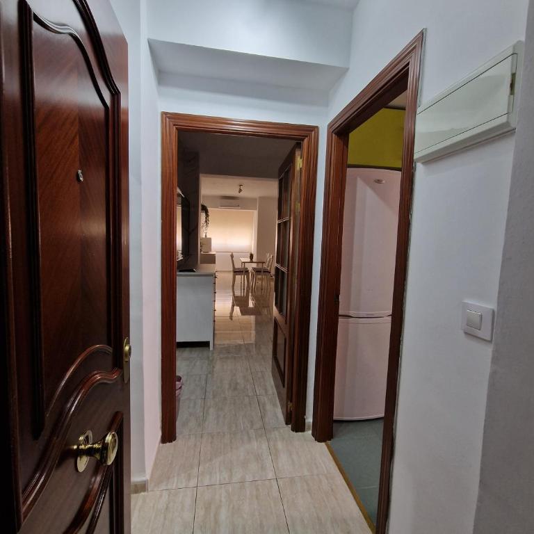 Virgen de Luján Triana - Three-Bedroom Apartment - 9