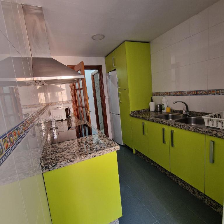Virgen de Luján Triana - Three-Bedroom Apartment - 10