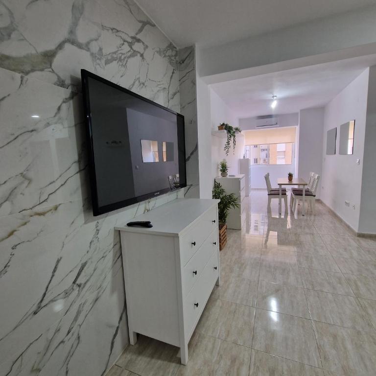 Virgen de Luján Triana - Three-Bedroom Apartment - 1