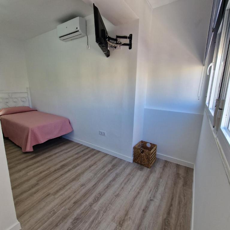 Virgen de Luján Triana - Three-Bedroom Apartment - 25