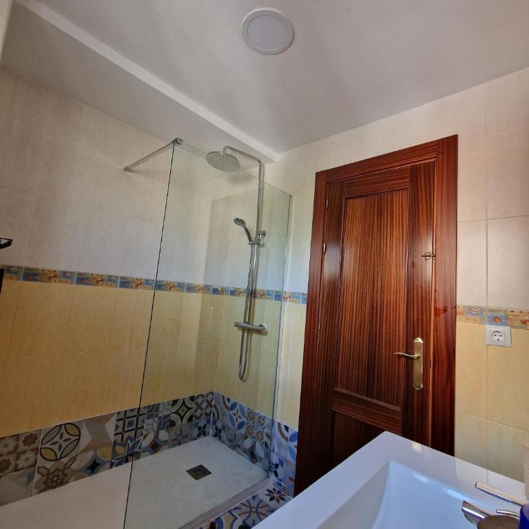 Virgen de Luján Triana - Three-Bedroom Apartment - 17