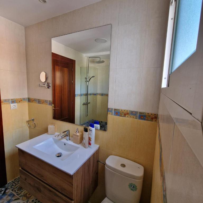Virgen de Luján Triana - Three-Bedroom Apartment - 16