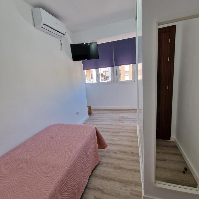 Virgen de Luján Triana - Three-Bedroom Apartment - 24