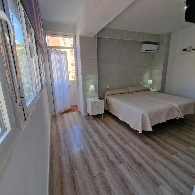 Virgen de Luján Triana - Three-Bedroom Apartment - 22