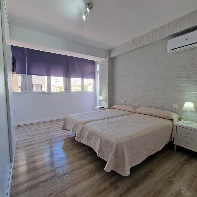 Virgen de Luján Triana - Three-Bedroom Apartment - 18