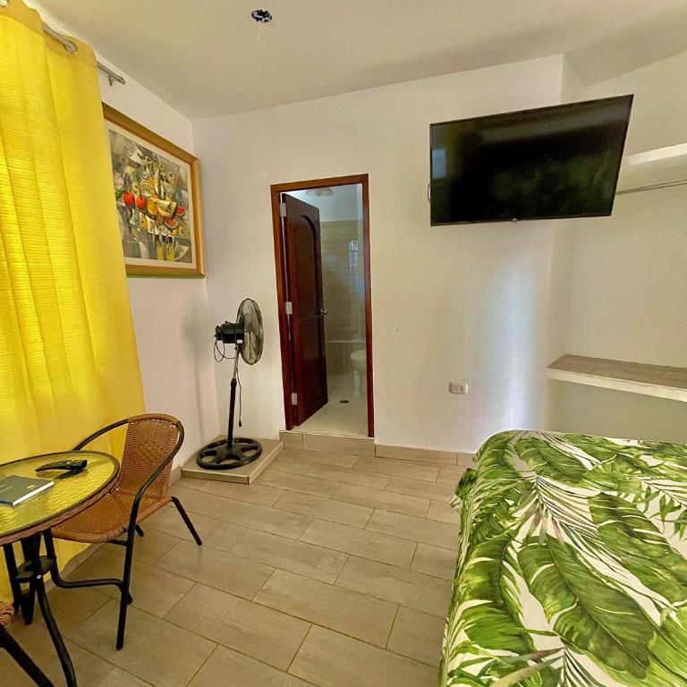 HUANCHACO GARDENS - Queen Room - 8