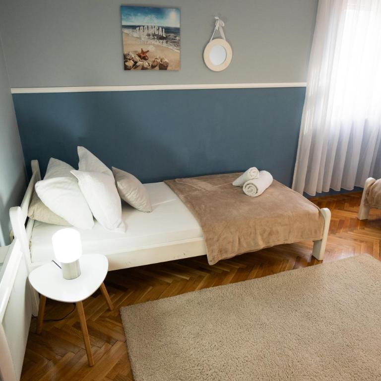 Apartman Emina - Three-Bedroom Apartment - 43