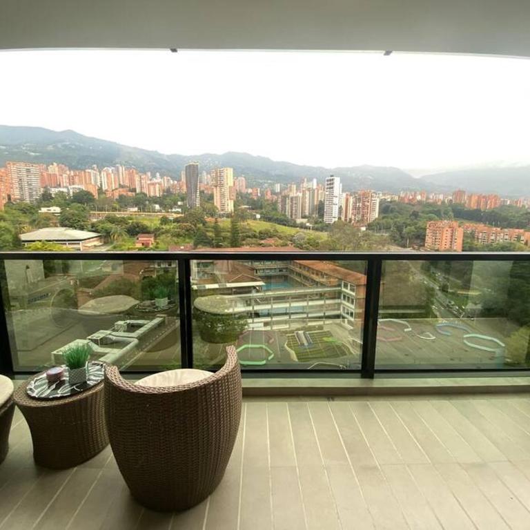 Luxury apt! Guest friendly! Great location! Jacuzzi, Gym, Security! - One-Bedroom Apartment - 6