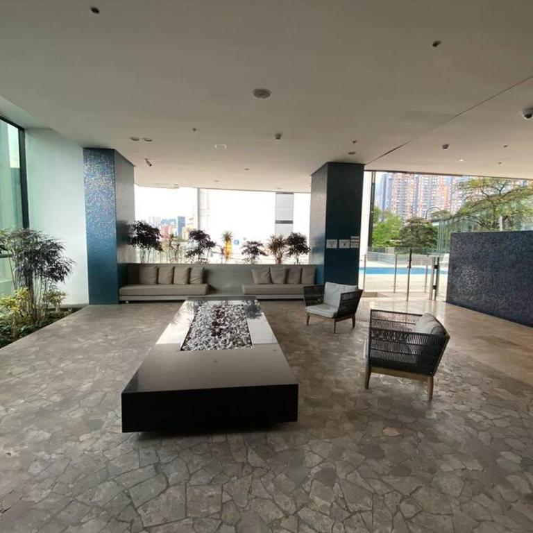 Luxury apt! Guest friendly! Great location! Jacuzzi, Gym, Security! - One-Bedroom Apartment - 16