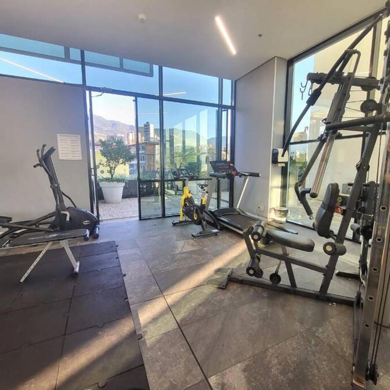 Luxury apt! Guest friendly! Great location! Jacuzzi, Gym, Security! - One-Bedroom Apartment - 6