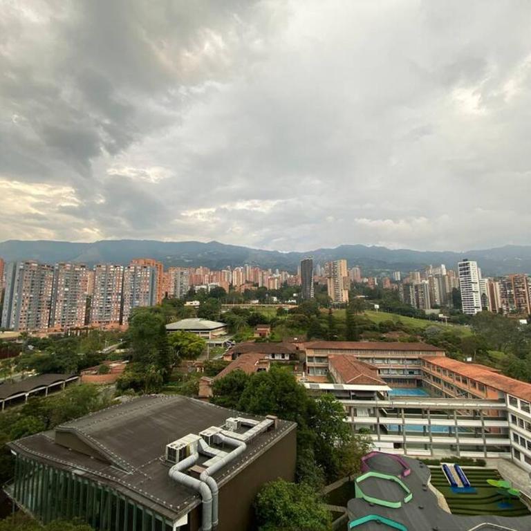 Luxury apt! Guest friendly! Great location! Jacuzzi, Gym, Security! - One-Bedroom Apartment - 14