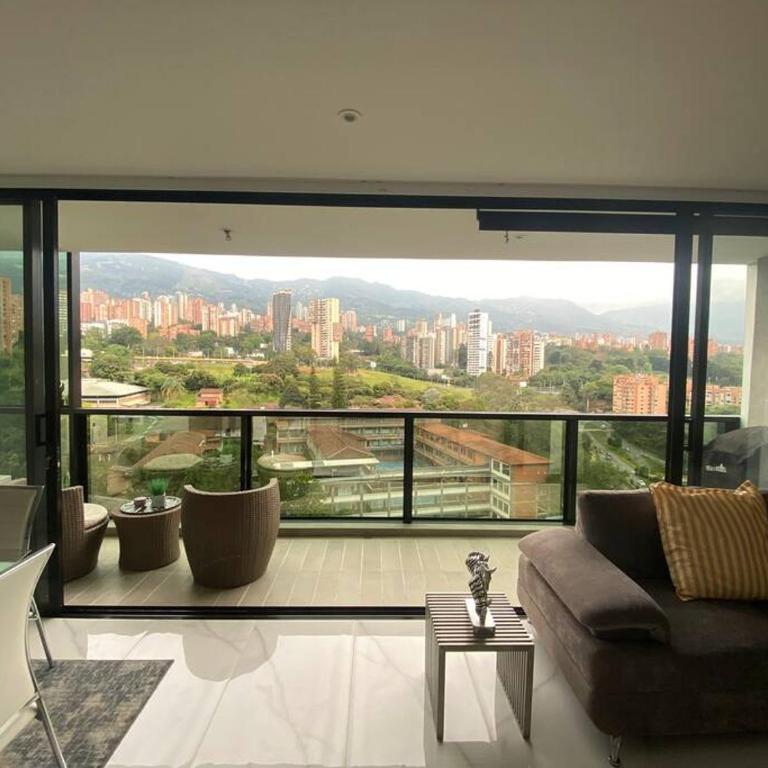 Luxury apt! Guest friendly! Great location! Jacuzzi, Gym, Security! - One-Bedroom Apartment - 7